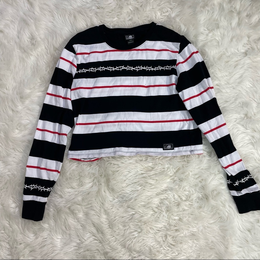Zumiez Stiped black, red, and white slightly cropped long sleeve with chain